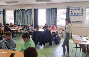 Az online világ veszélyeire hívták fel a figyelmet