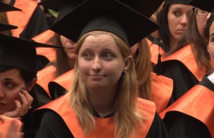 Diploma nélküli diplomásoknak akar segíteni a kormány