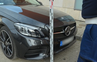 Nekiütközött az autónak, majd angolosan távozott