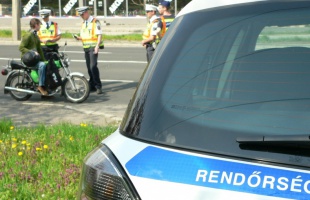 Nagyobb rendőri jelenlét a hosszú hétvégén