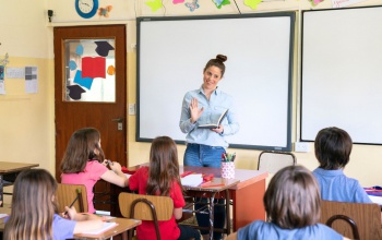 Évi 1 millió forintot kapnak a tanárok otthontámogatásként