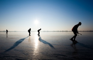 Hivatalos: lehet korizni a Balatonon