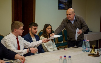 Jelentős összeggel támogatja a kaposvári Rotary Club a hátrányos helyzetű diákokat