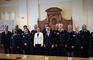 Victima Protector díjat vehetett át a kaposvári áldozatvédelmi referens