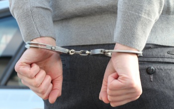 Rendőrkézen a Kaposváron őrjöngő vandál
