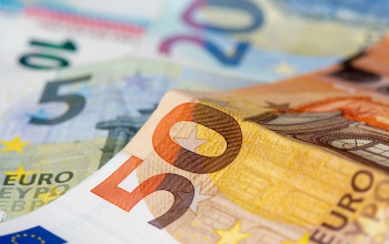 Több százezer euróval károsította meg volt élettársát