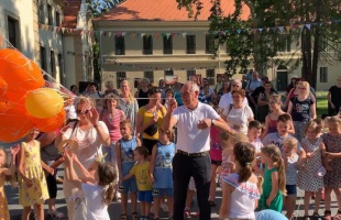 Játék és kacagás: ilyen volt a BábSzínTér átadása – VIDEÓ