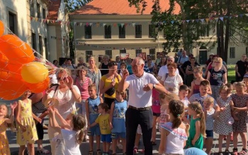 Játék és kacagás: ilyen volt a BábSzínTér átadása – VIDEÓ