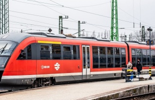 Vasárnaptól még könnyebben utazhatunk Budapestre és Győrbe vonattal