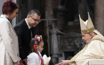 Megkezdődött a szentév, Ferenc pápa megnyitotta a Szent Péter-bazilika kapuját