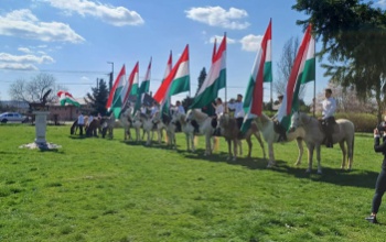 Március 15-höz méltó felvonulással tisztelgett a hősök előtt a Kassai kánság