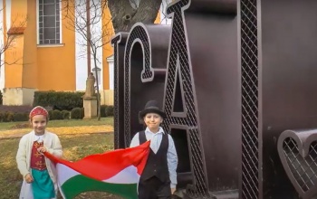 Igalban együtt szavalták el a Himnuszt az iskolások