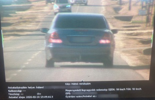 Hat büntetőpont és 140 ezer forint bírság – 101 km/h-val száguldott a sofőr a lakott területen