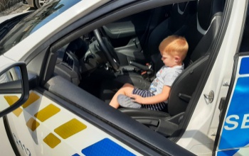 Rendőrök leptek meg egy születésnapos kisfiút Marcaliban