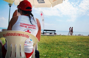 Már 13 éve vigyáznak ifjú önkéntesek a balatoni nyaralókra