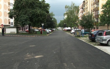 Körbeaszfaltozták a Kanizsai utcai tömbbelsőt