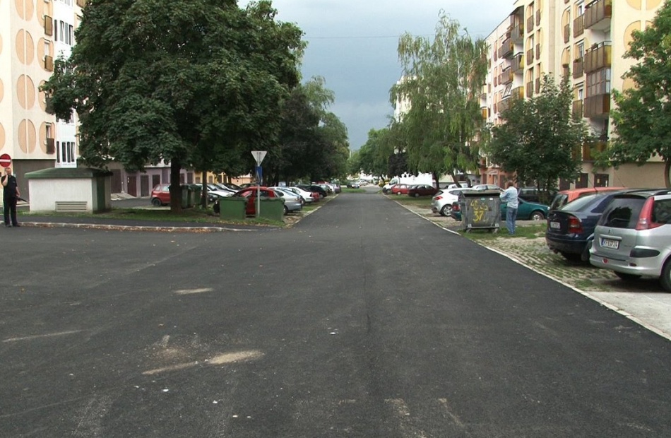 Körbeaszfaltozták a Kanizsai utcai tömbbelsőt