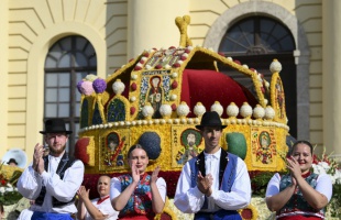 Káprázatos kompozíciók a virágkarneválon