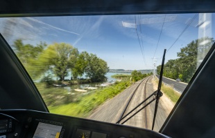 Több mint 2 millióan utaztak vonattal a Balatonhoz idén nyáron