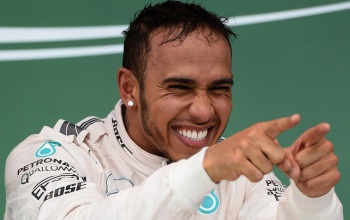 Hamilton nyerte a második szabadedzést is