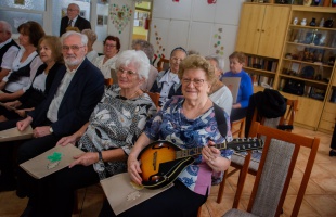 Egy hónap, amely csak az idősekről szól – a Petőfi Utcai Idősek Klubjában nyitották meg az idősek hónapját