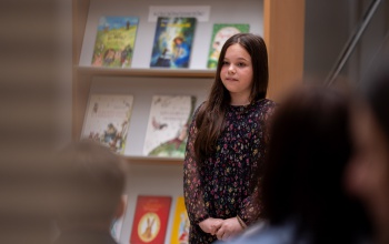 Fésűs Éva meséi elevenedtek meg a könyvtárban