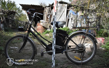 Lopott elektromos biciklivel ment piát venni