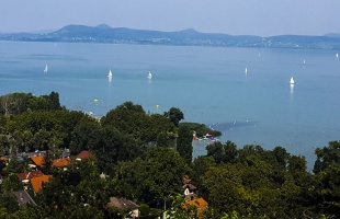 Növekedő vendégforgalmat mutatnak a statisztikák a Balatonnál