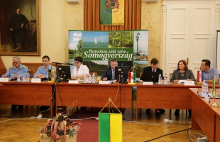Új bizottság dönt a pályázatokról