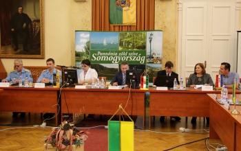 Új bizottság dönt a pályázatokról