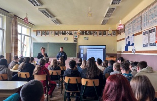 Általános iskolában jártak a rendőrök
