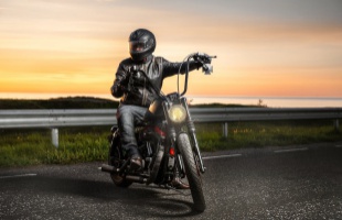 Biztonság és kényelem csúcsminőségű motoros felszerelések által