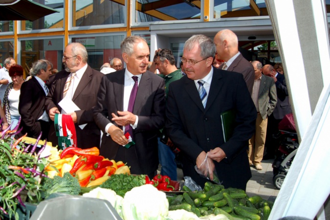 Felavatták a nagypiacot