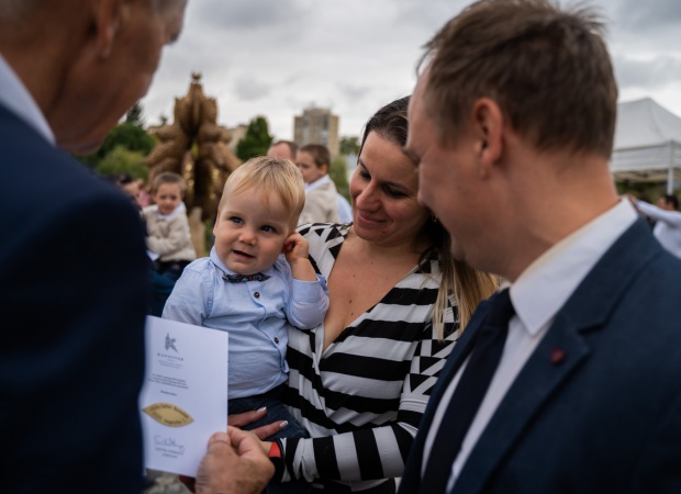 Újabb levélkékkel gazdagodott az Életfa - fotók