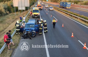 Kamion és személyautó karambolozott az M7-es somogyi szakaszán