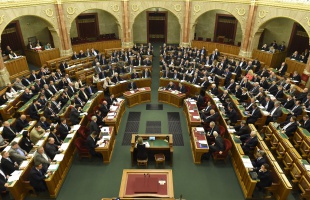 Nem fogadta el a parlament az alaptörvény-módosítást