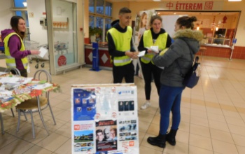 A biztonságos ünnepi készülődésre hívták fel a figyelmet rendőrök és középiskolások