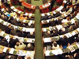 Tisztelt Ház: büdzsé, majd nyári szünet