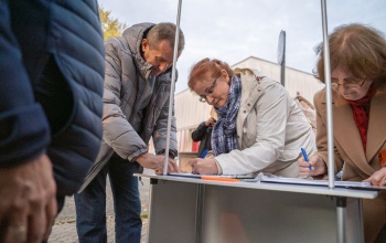 „Amellett teszünk hitet, hogy a békénél nincs jobb” – Kaposváron is gyűjtik az aláírásokat a háború ellen