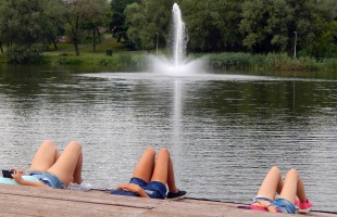 Extrém sugárzás és hőségriadó vasárnapra