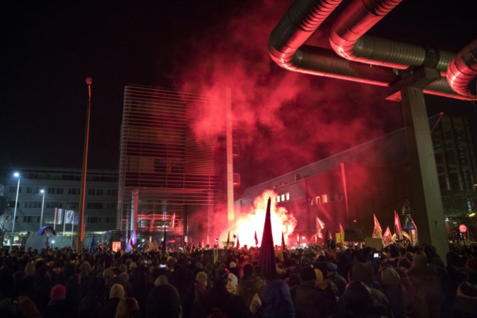 Balhé kell, bármi ürüggyel és minden áron