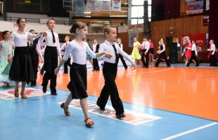 Táncos lábú fiatalok az Ametiszt Kupán