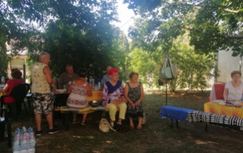 Szalonnasütéssel búcsúztatták a nyarat a tüskevári szépkorúak