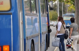 Olcsóbbak lesznek a buszjegyek