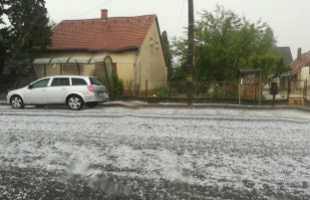 Brutális jégeső verte el Nagyberkit és Mosdóst - VIDEÓ