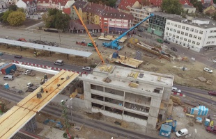 Hamarosan összeáll az új gyalogos-kerékpáros híd