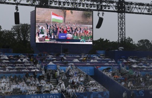 A magyarok Tóth Krisztián és Böde-Bíró Blanka vezetésével hajóztak a Szajnán