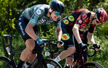 A rászoruló gyerekek támogatására hívják föl a figyelmet a Tour de Hongrie-n versenyző Team United Shipping csapattagjai