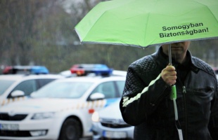 Civil autókkal razziáztak a rendőrök, 45 szabálysértővel szemben intézkedtek
