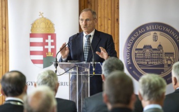 Háromszáz nehéz helyzetű település kap segítséget